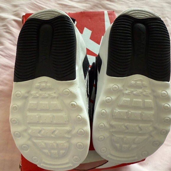 Nike Air Max Bolt TDE - White, Black, Bright Crimson, size 5 toddler new in box - Picture 5 of 6